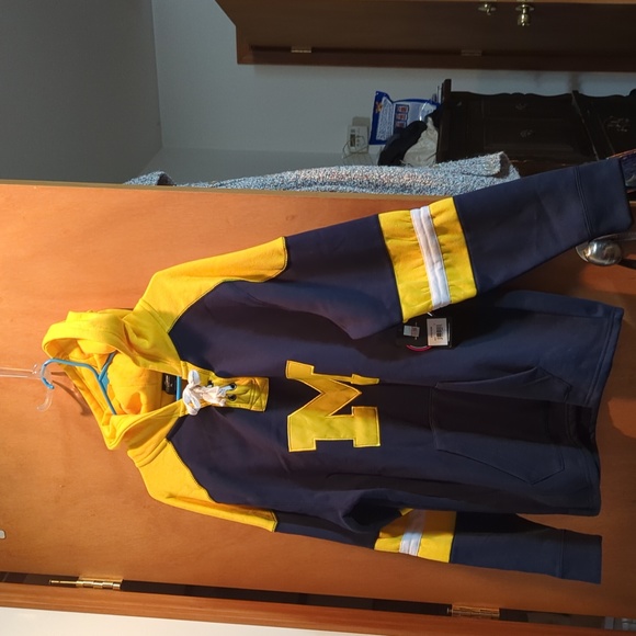 University of Michigan Wolverines hockey hoodie, size XL - Picture 5 of 8